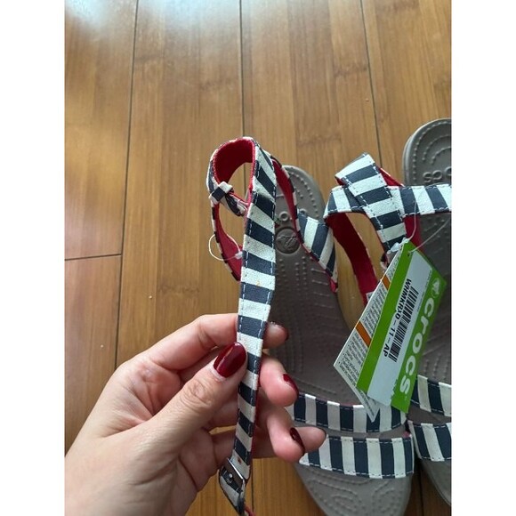 Crocs Womens 'Leigh Graphic Wedge' Open Toe Shoes 9W - Picture 2 of 4